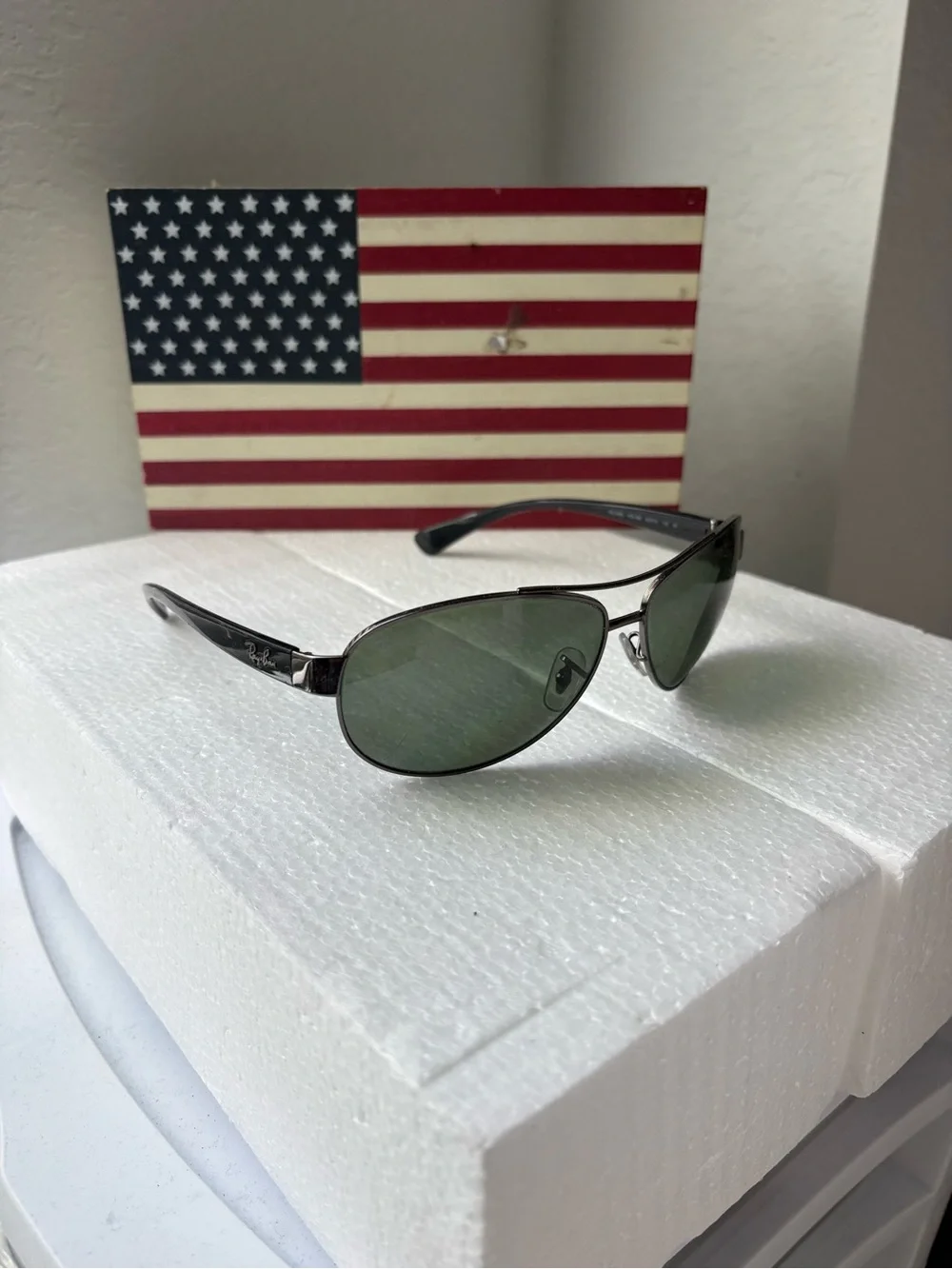 Ray-Ban Black Frame Aviator Sunglasses - Sleek Metal